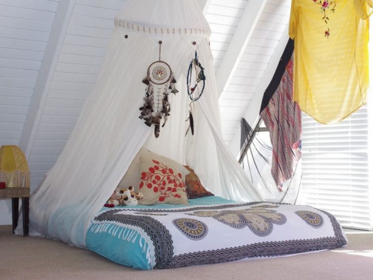 Top Hippie Style for The Bedroom - SimDreamHomes
